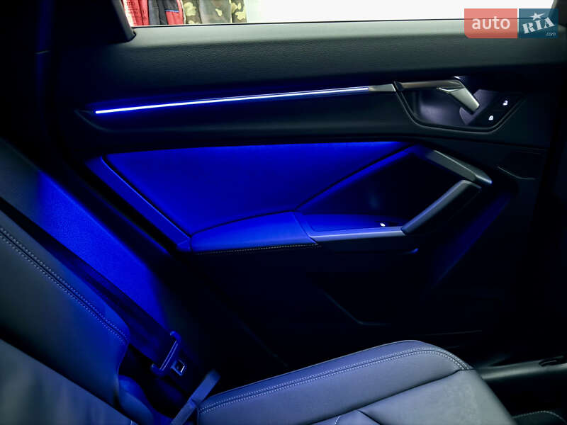Позашляховик / Кросовер Audi Q3 2024 в Чернівцях