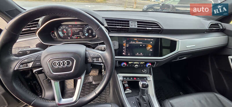 Позашляховик / Кросовер Audi Q3 2022 в Старому Самборі