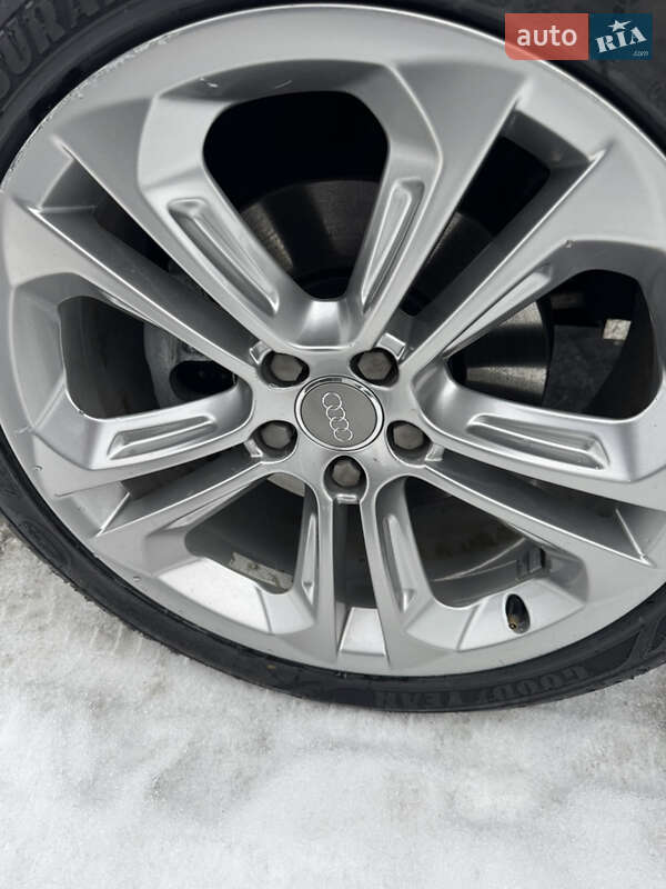 Позашляховик / Кросовер Audi Q3 2015 в Львові