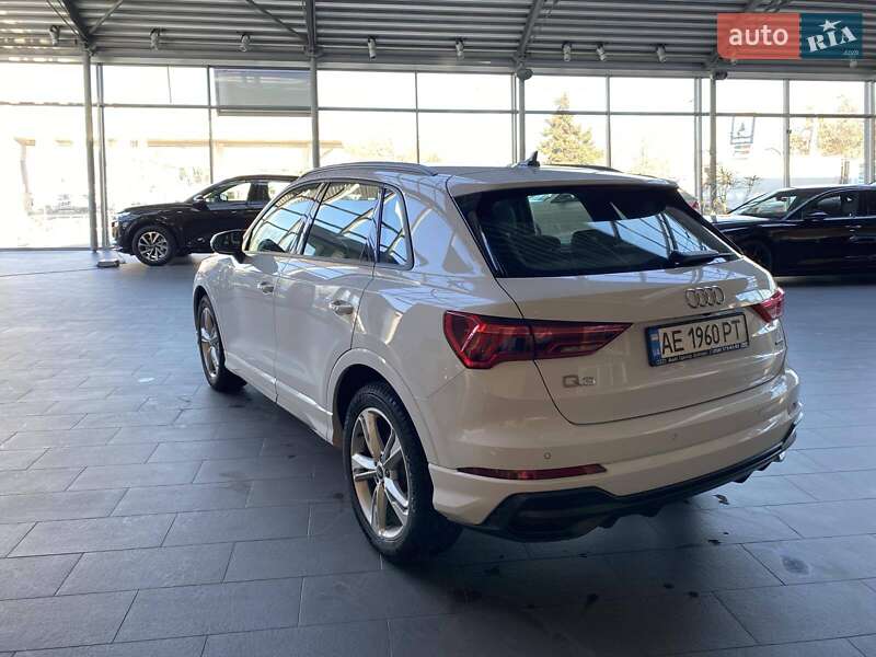 Позашляховик / Кросовер Audi Q3 2022 в Дніпрі