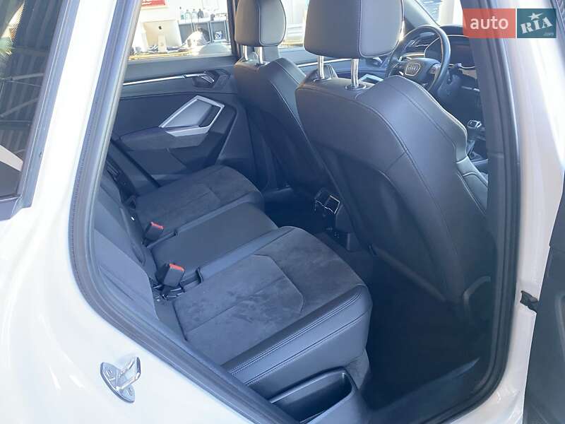 Позашляховик / Кросовер Audi Q3 2022 в Дніпрі