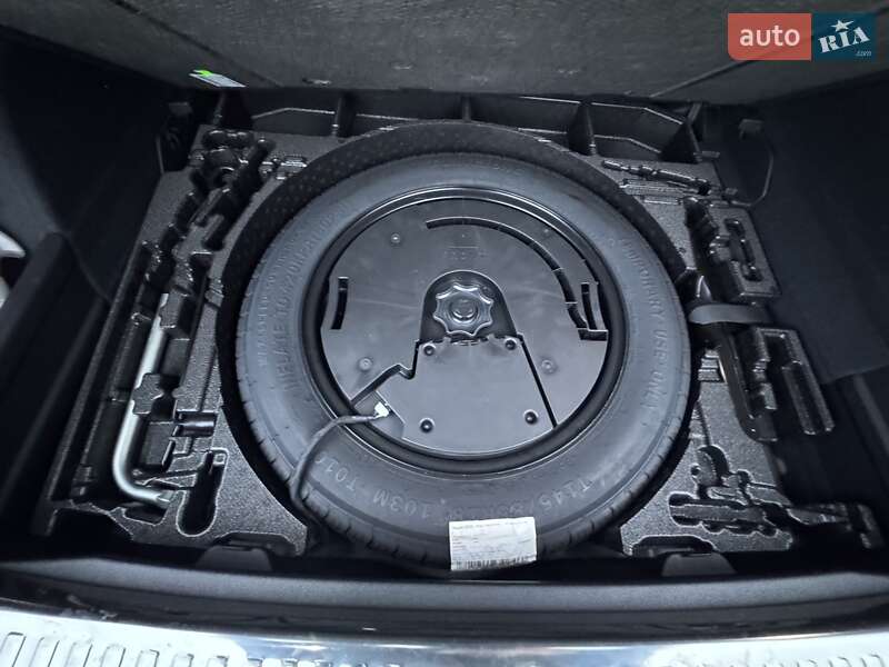 Внедорожник / Кроссовер Audi Q3 2024 в Киеве