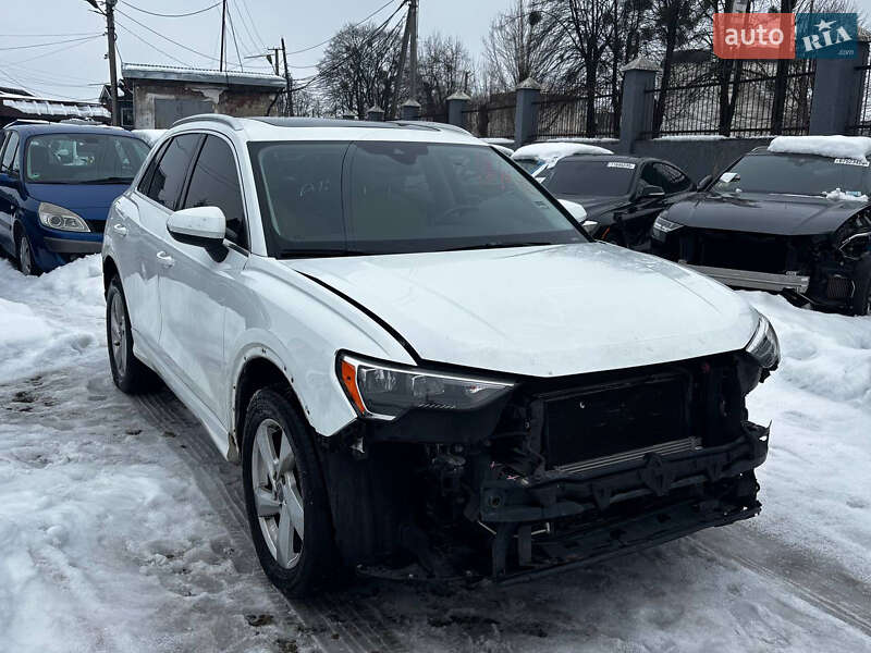 Позашляховик / Кросовер Audi Q3 2019 в Стрию