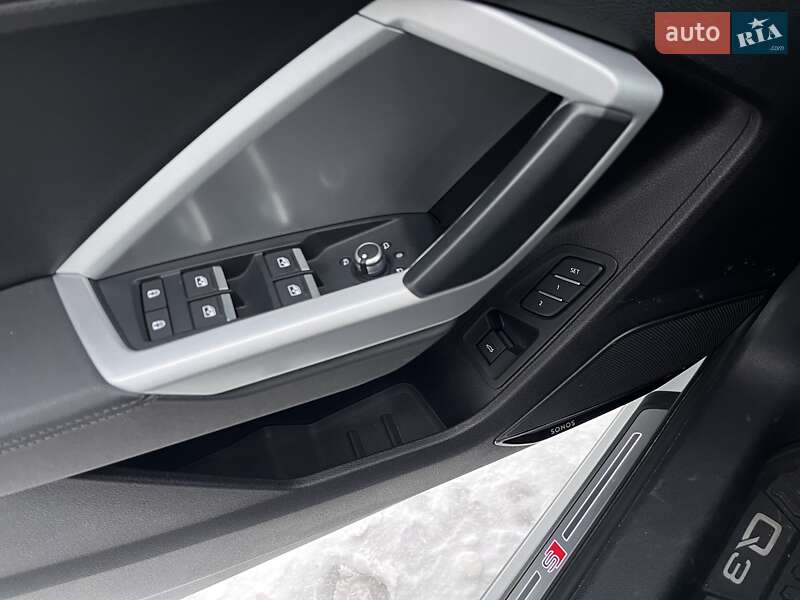 Позашляховик / Кросовер Audi Q3 2021 в Житомирі