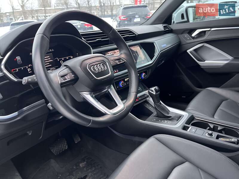 Позашляховик / Кросовер Audi Q3 2021 в Житомирі