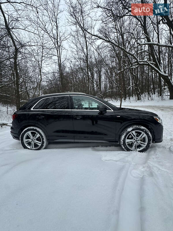 Позашляховик / Кросовер Audi Q3 2023 в Києві фото 12 Позашляховик / Кросовер Audi Q3 2023 в Києві