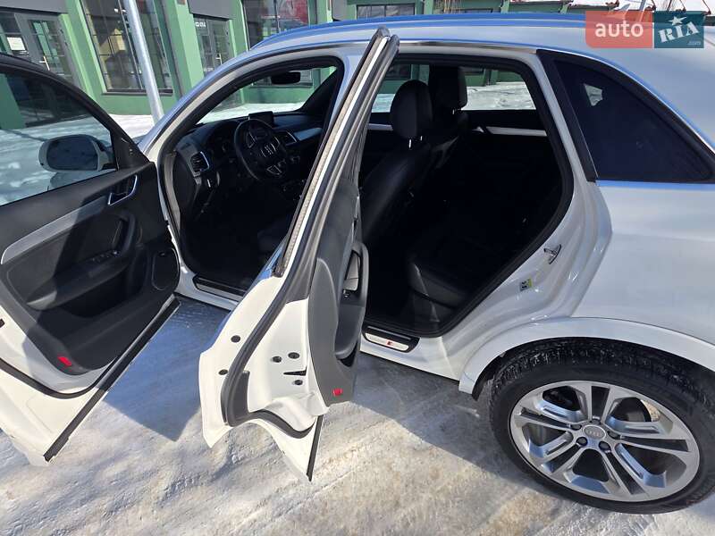 Позашляховик / Кросовер Audi Q3 2016 в Ірпені