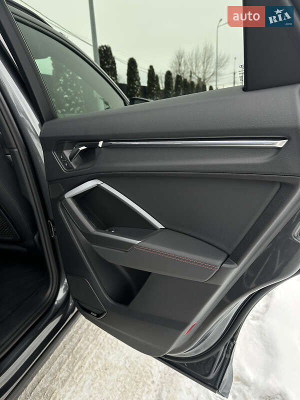 Позашляховик / Кросовер Audi Q3 2024 в Тернополі