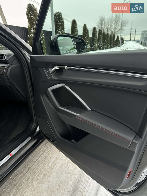 Позашляховик / Кросовер Audi Q3 2024 в Тернополі