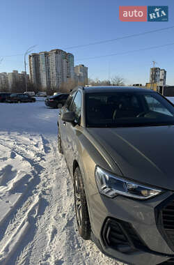 Внедорожник / Кроссовер Audi Q3 2021 в Киеве