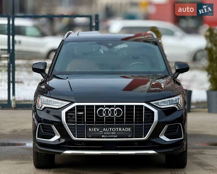 Внедорожник / Кроссовер Audi Q3 2019 в Киеве