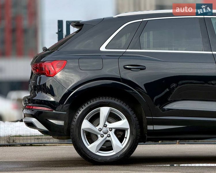 Внедорожник / Кроссовер Audi Q3 2019 в Киеве