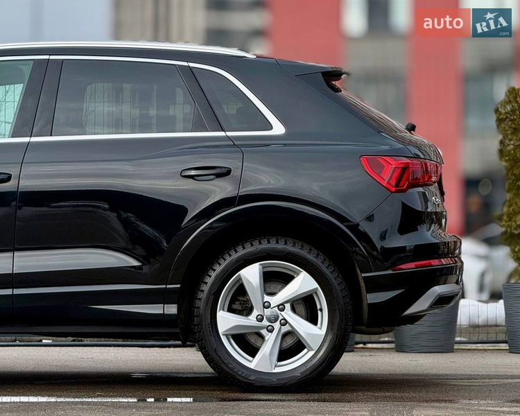 Внедорожник / Кроссовер Audi Q3 2019 в Киеве