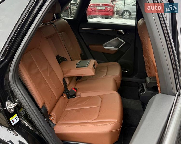 Внедорожник / Кроссовер Audi Q3 2019 в Киеве