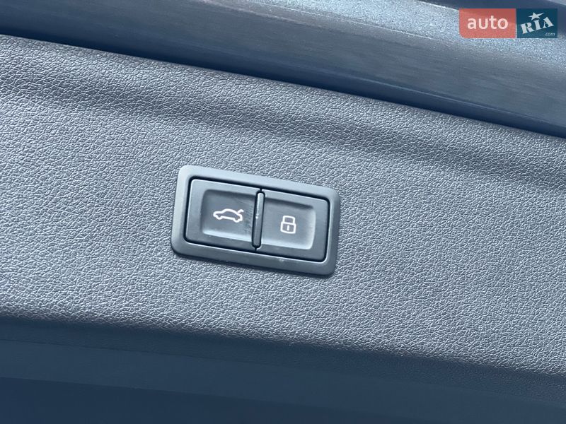 Позашляховик / Кросовер Audi Q3 2017 в Старому Самборі