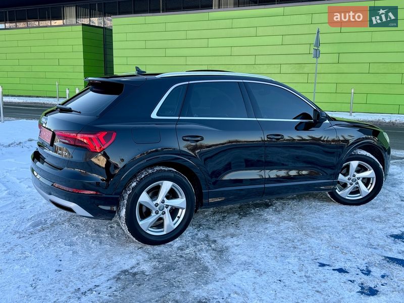 Внедорожник / Кроссовер Audi Q3 2020 в Киеве
