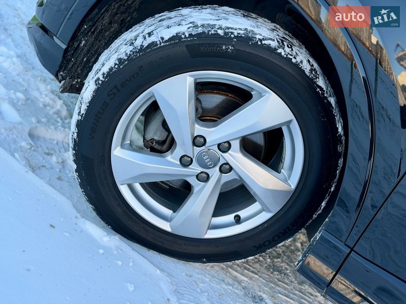 Внедорожник / Кроссовер Audi Q3 2020 в Киеве