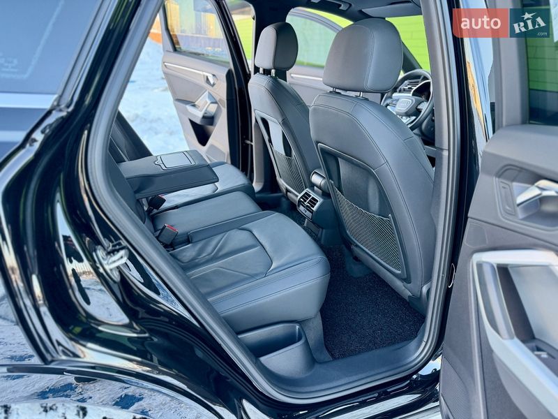 Внедорожник / Кроссовер Audi Q3 2020 в Киеве