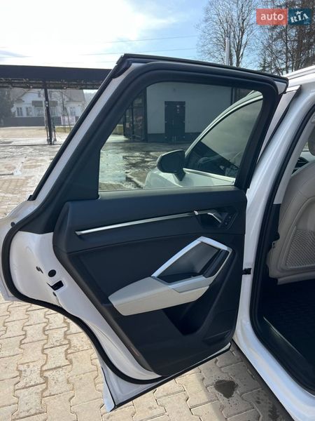 Внедорожник / Кроссовер Audi Q3 2020 в Ивано-Франковске