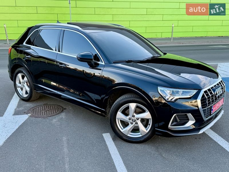 Внедорожник / Кроссовер Audi Q3 2020 в Киеве