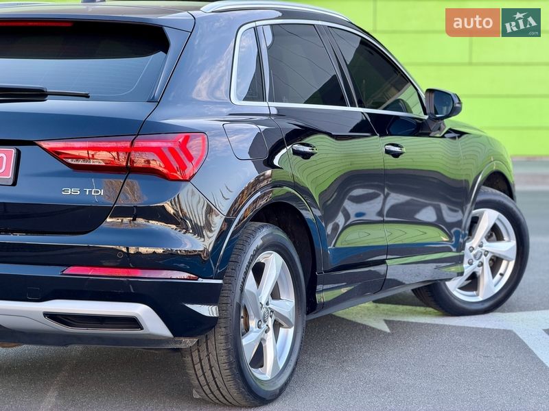 Внедорожник / Кроссовер Audi Q3 2020 в Киеве
