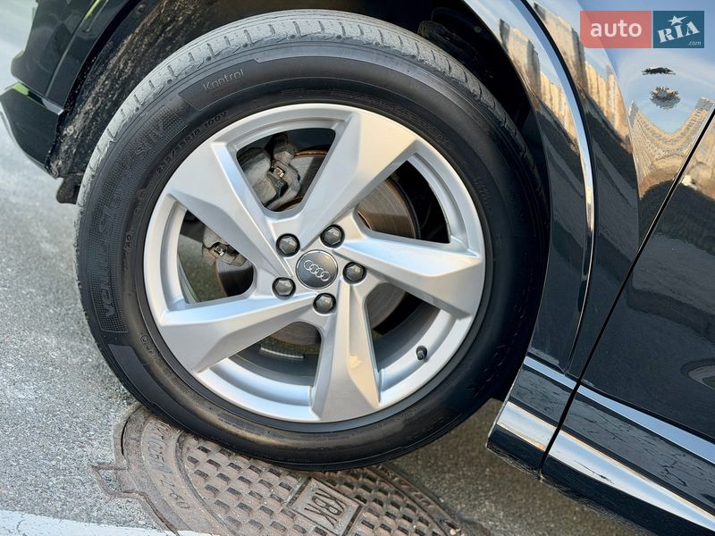 Внедорожник / Кроссовер Audi Q3 2020 в Киеве