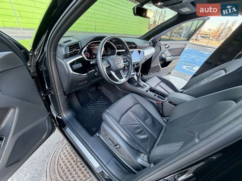 Внедорожник / Кроссовер Audi Q3 2020 в Киеве