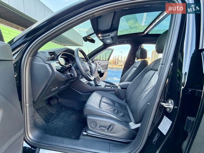 Внедорожник / Кроссовер Audi Q3 2020 в Киеве