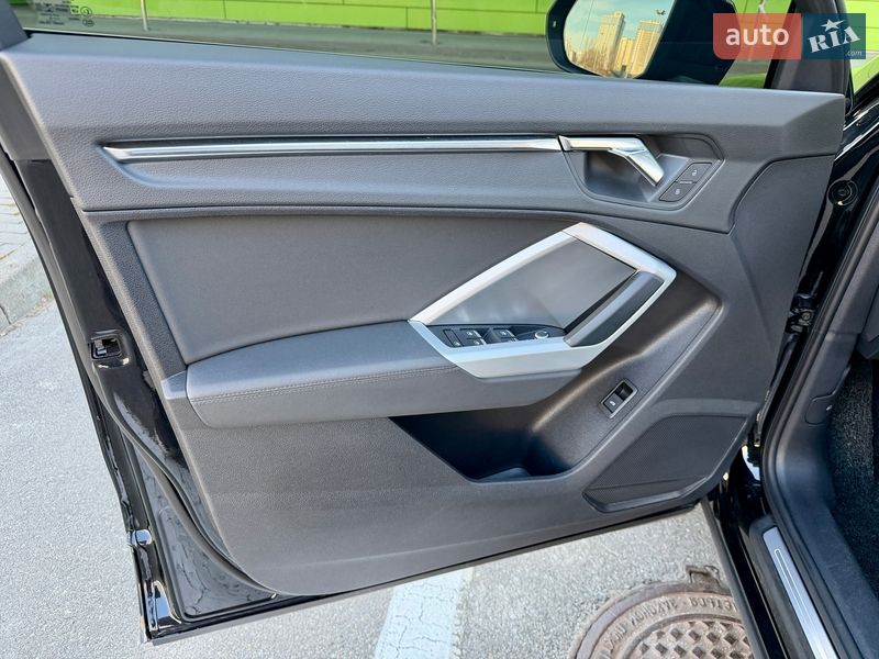Внедорожник / Кроссовер Audi Q3 2020 в Киеве