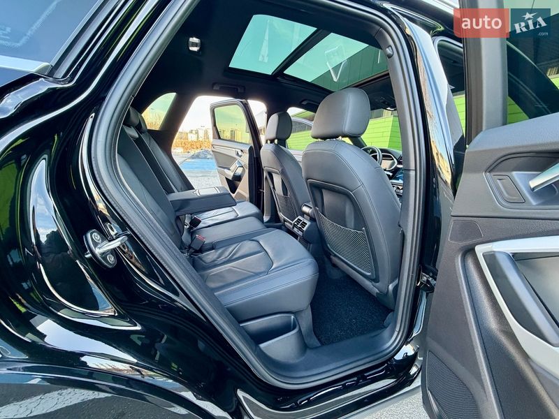 Внедорожник / Кроссовер Audi Q3 2020 в Киеве