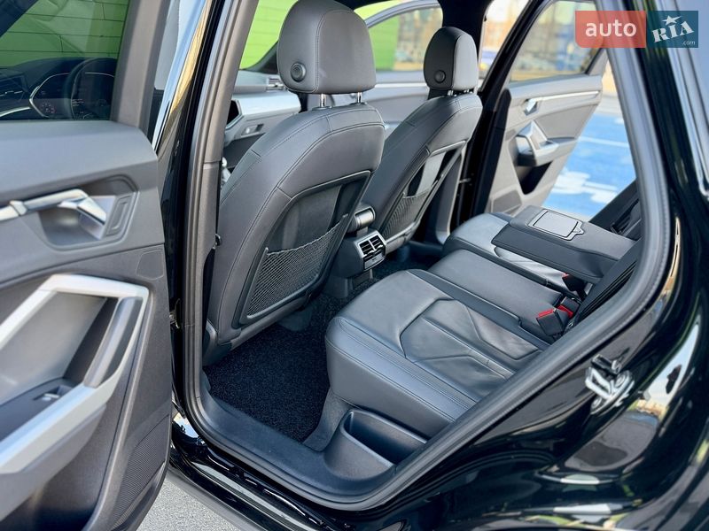 Внедорожник / Кроссовер Audi Q3 2020 в Киеве