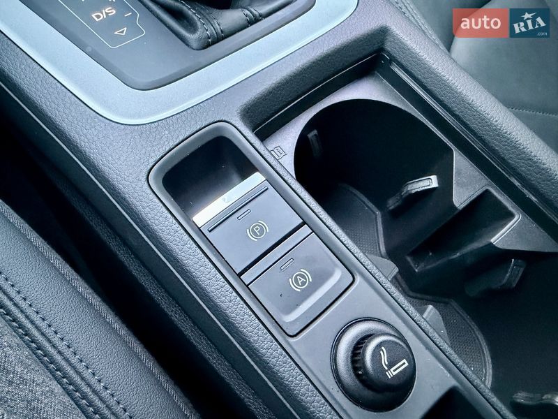 Внедорожник / Кроссовер Audi Q3 2020 в Киеве