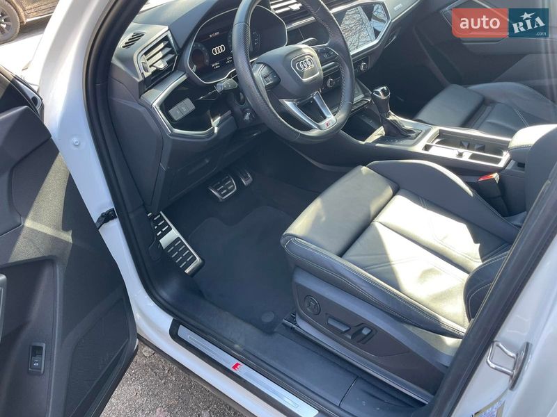 Позашляховик / Кросовер Audi Q3 2024 в Києві