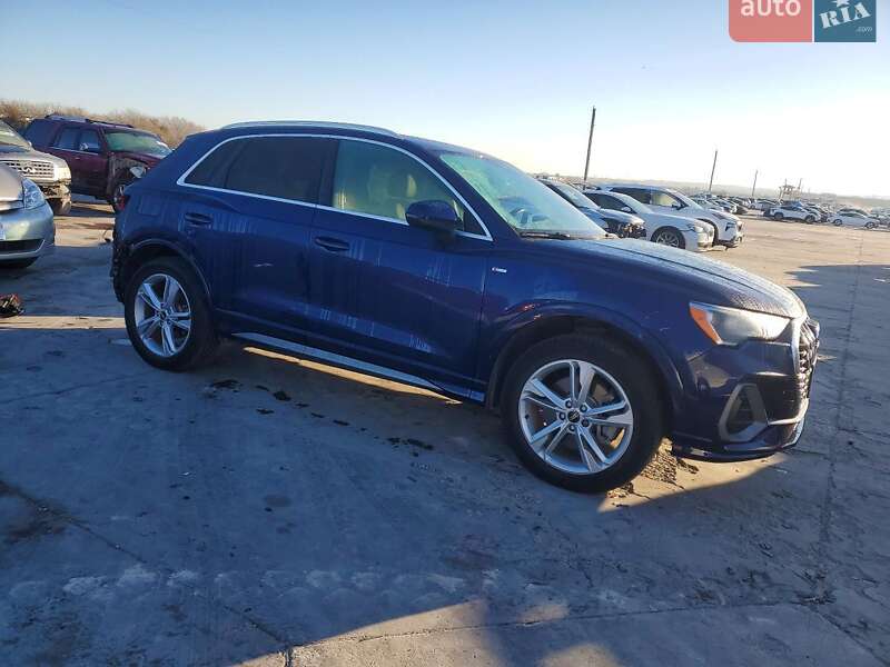 Внедорожник / Кроссовер Audi Q3 2021 в Ужгороде