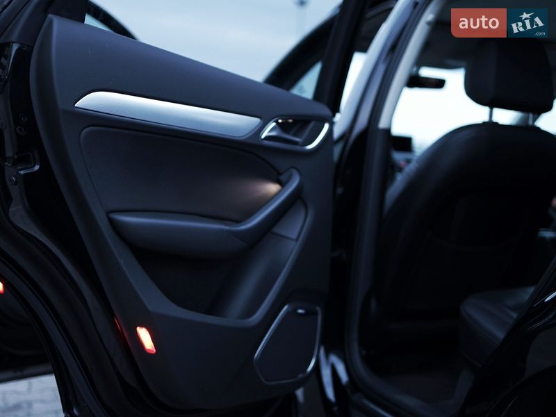Внедорожник / Кроссовер Audi Q3 2015 в Киеве