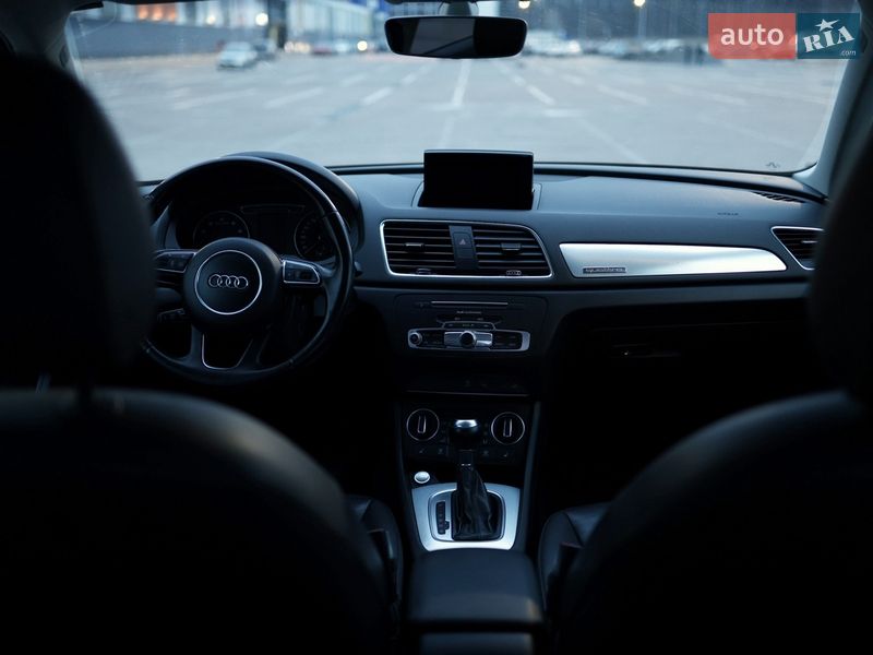 Внедорожник / Кроссовер Audi Q3 2015 в Киеве