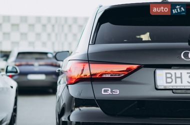 Внедорожник / Кроссовер Audi Q3 2019 в Одессе