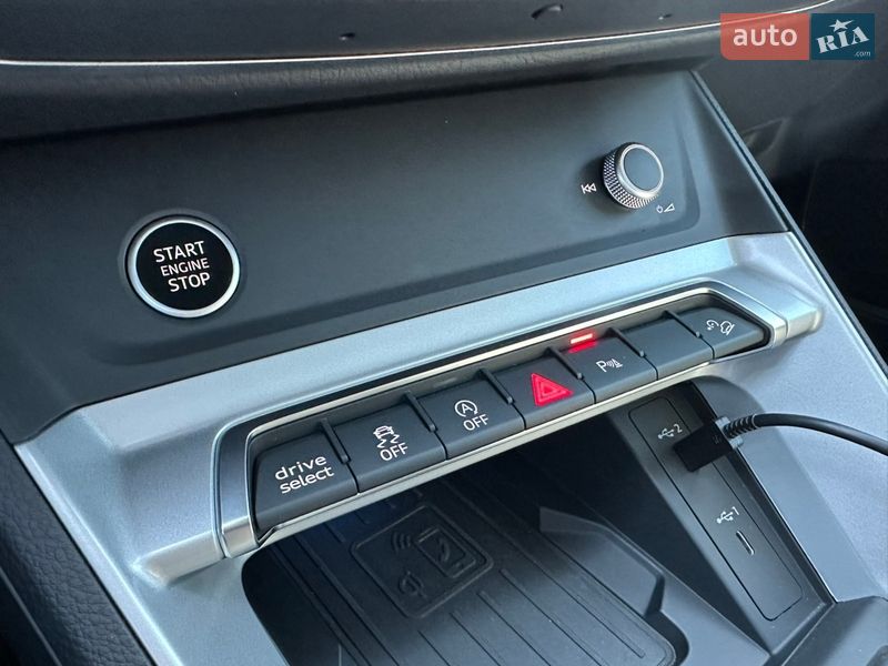 Внедорожник / Кроссовер Audi Q3 2024 в Киеве