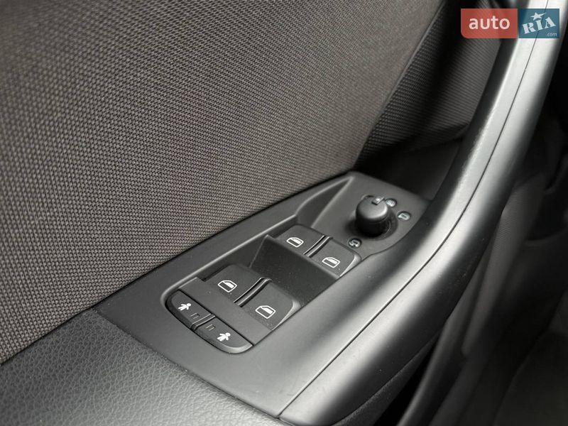 Позашляховик / Кросовер Audi Q3 2018 в Києві фото 16 Позашляховик / Кросовер Audi Q3 2018 в Києві