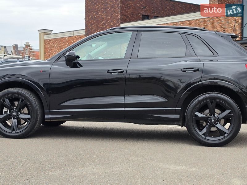 Позашляховик / Кросовер Audi Q3 2021 в Києві