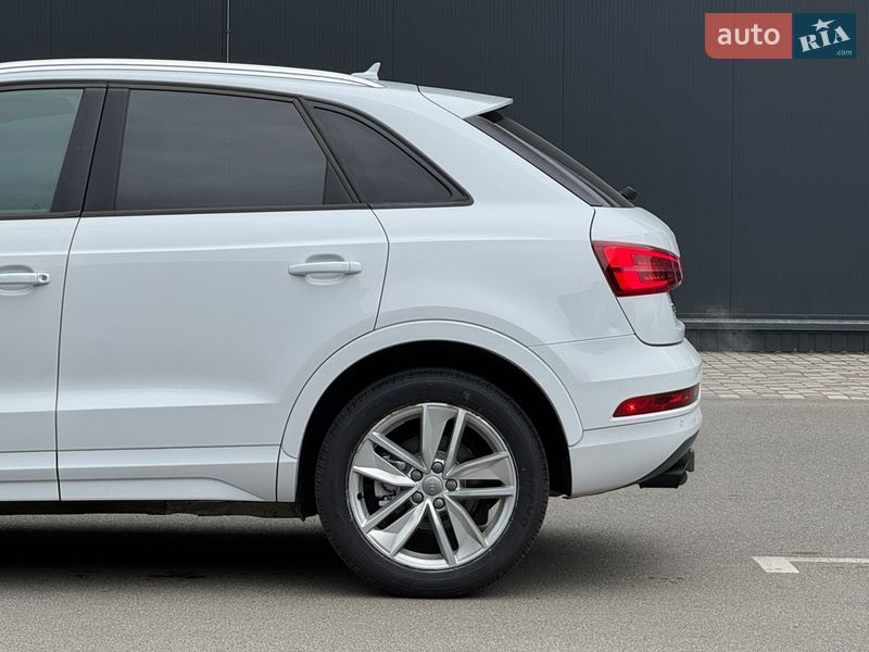 Внедорожник / Кроссовер Audi Q3 2017 в Киеве