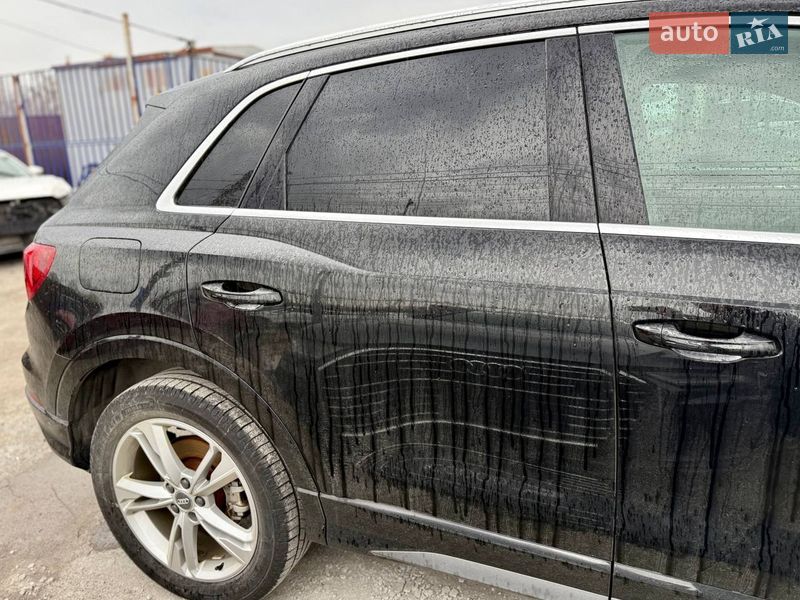Внедорожник / Кроссовер Audi Q3 2019 в Киеве