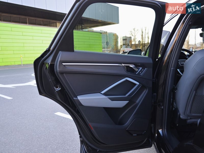 Позашляховик / Кросовер Audi Q3 2023 в Києві
