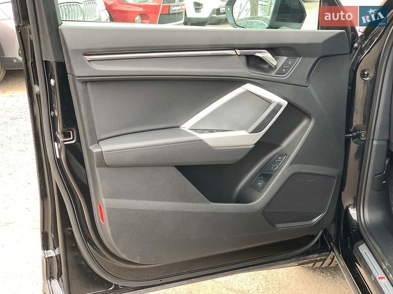 Внедорожник / Кроссовер Audi Q3 2023 в Виннице