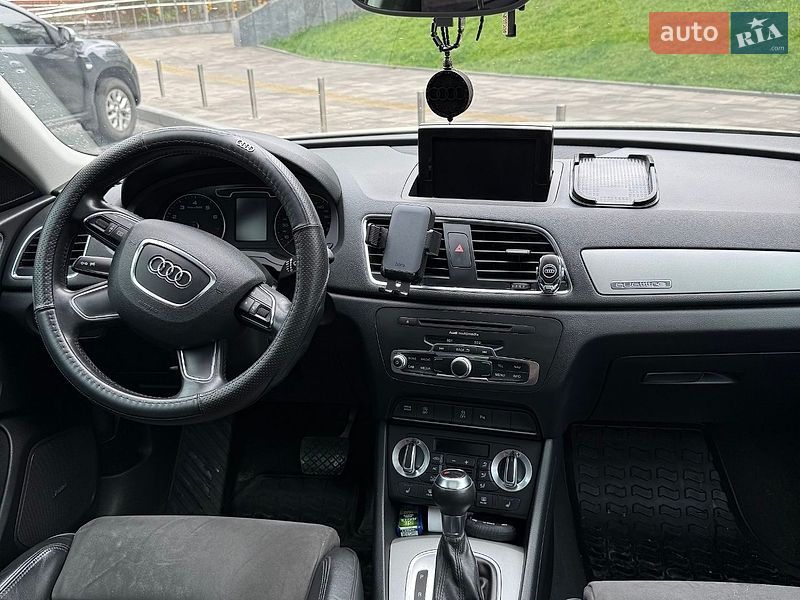 Внедорожник / Кроссовер Audi Q3 2012 в Днепре