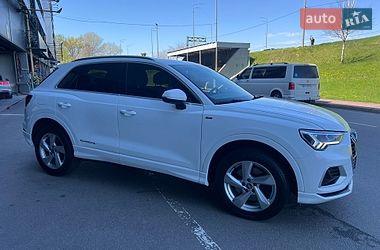 Внедорожник / Кроссовер Audi Q3 2020 в Киеве