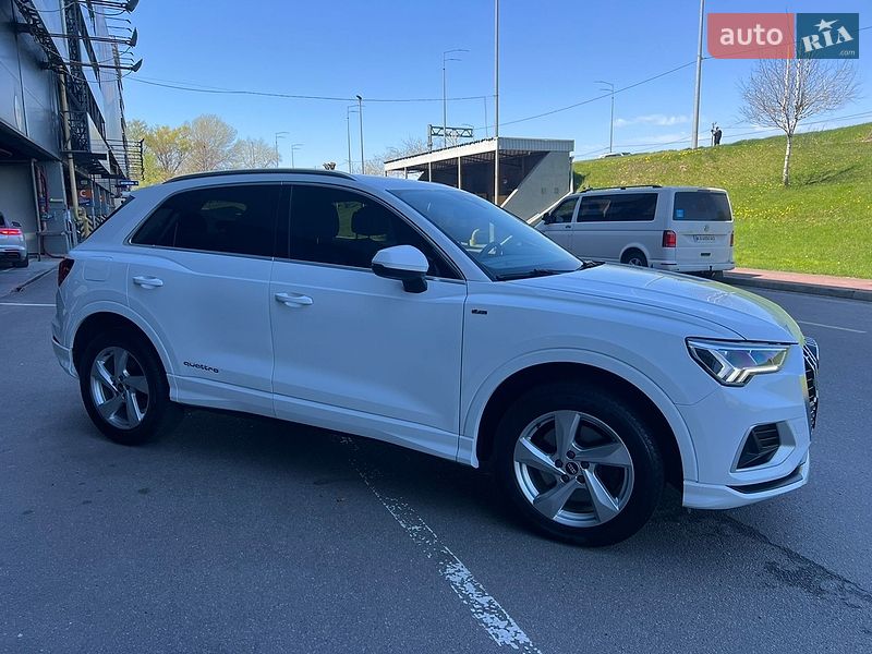 Внедорожник / Кроссовер Audi Q3 2020 в Киеве