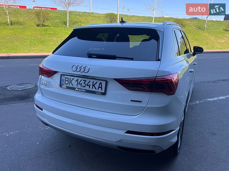 Внедорожник / Кроссовер Audi Q3 2020 в Киеве
