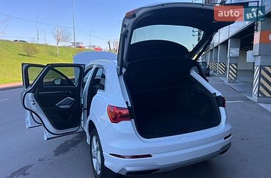 Внедорожник / Кроссовер Audi Q3 2020 в Киеве