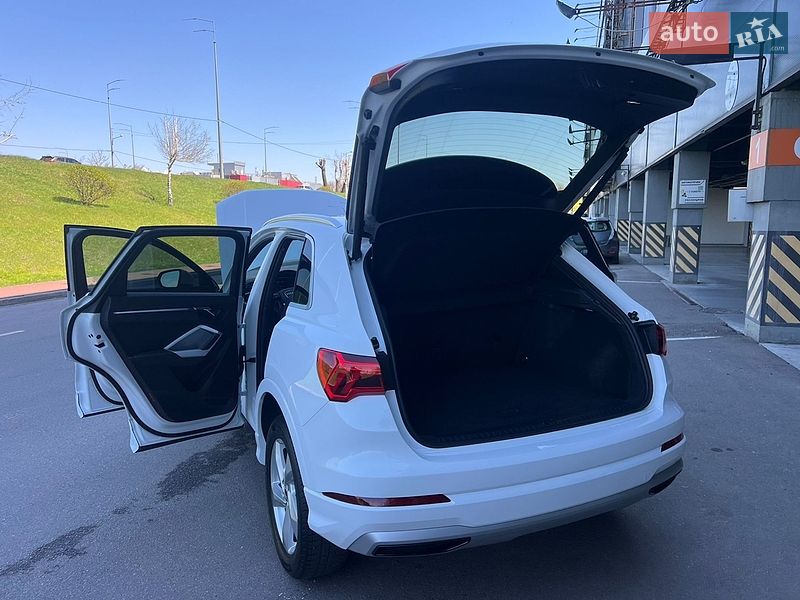 Внедорожник / Кроссовер Audi Q3 2020 в Киеве